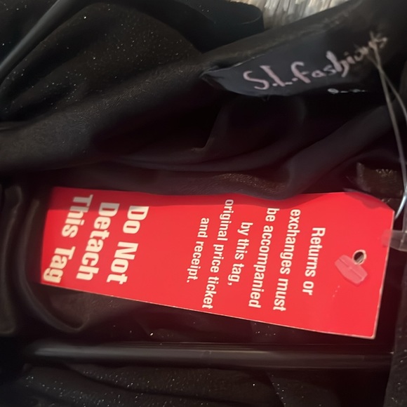 Dress - Picture 7 of 7